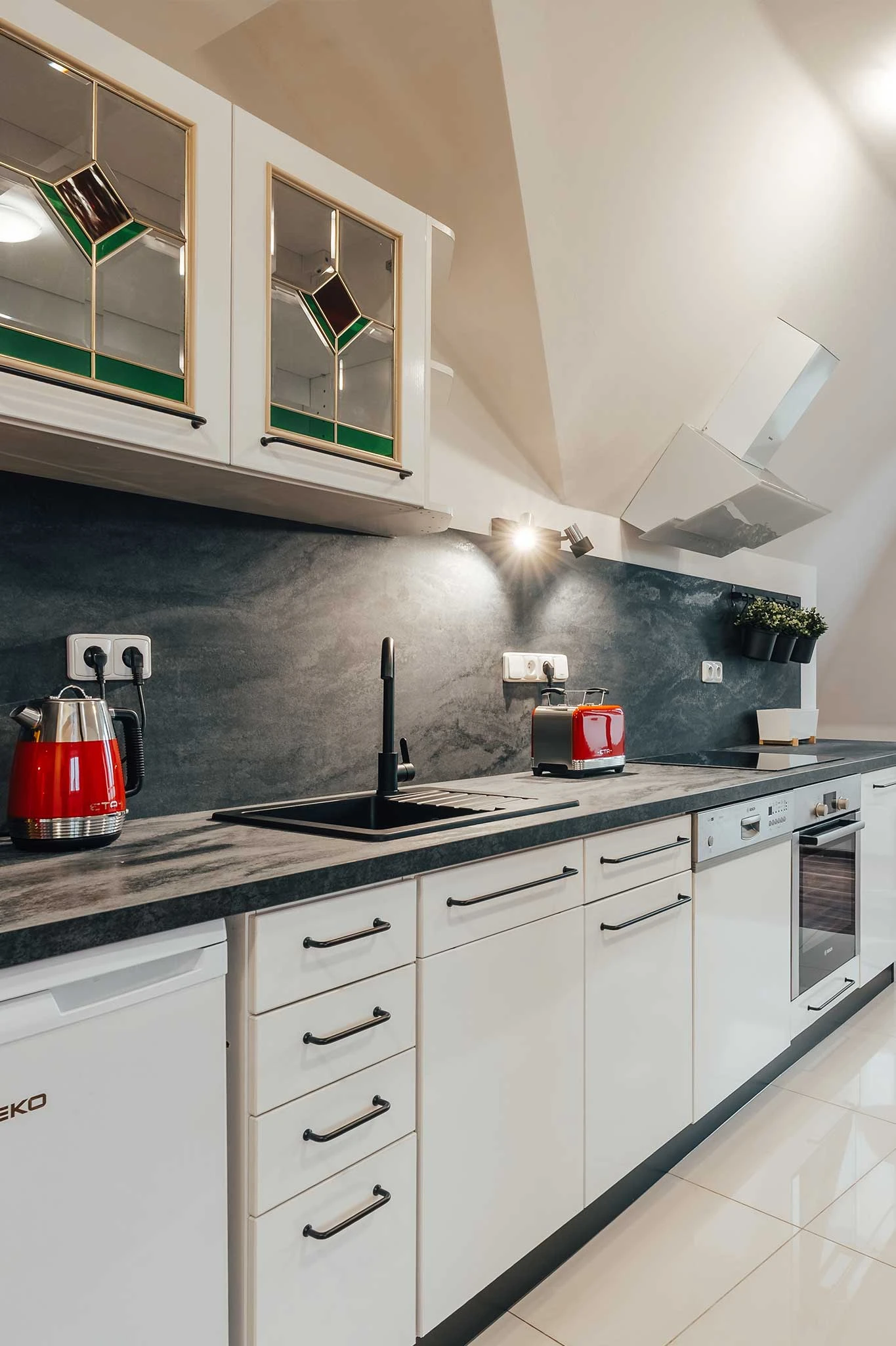 Kuchyně prostorného apartmánu v Šumperku